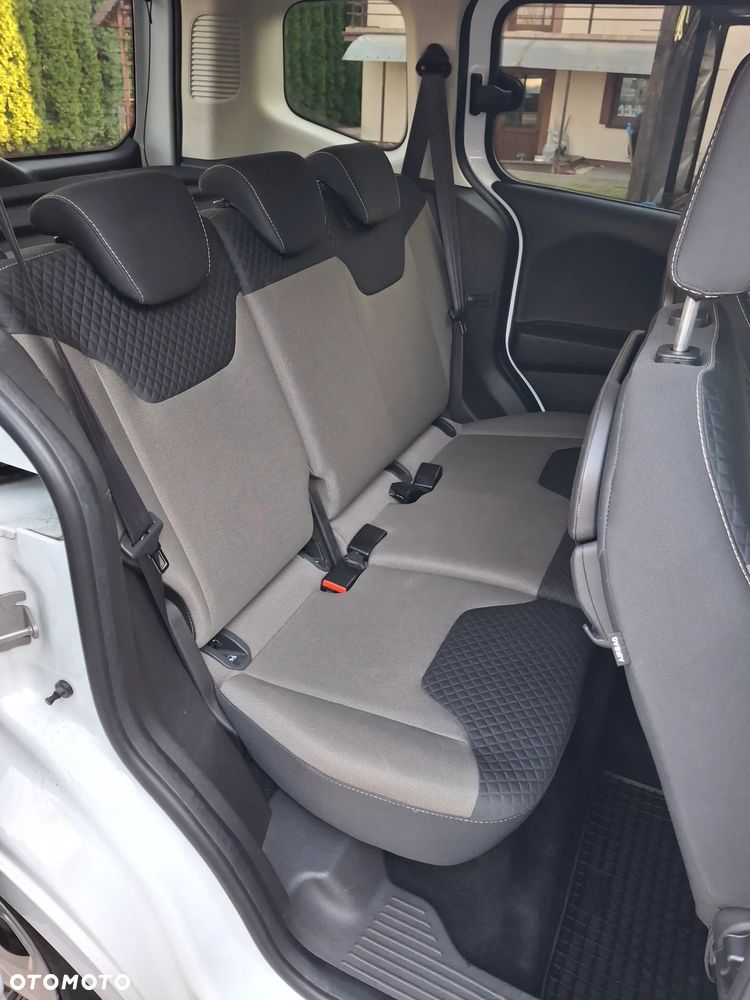 Ford Tourneo Courier 1.5 TDCi Trend - 32