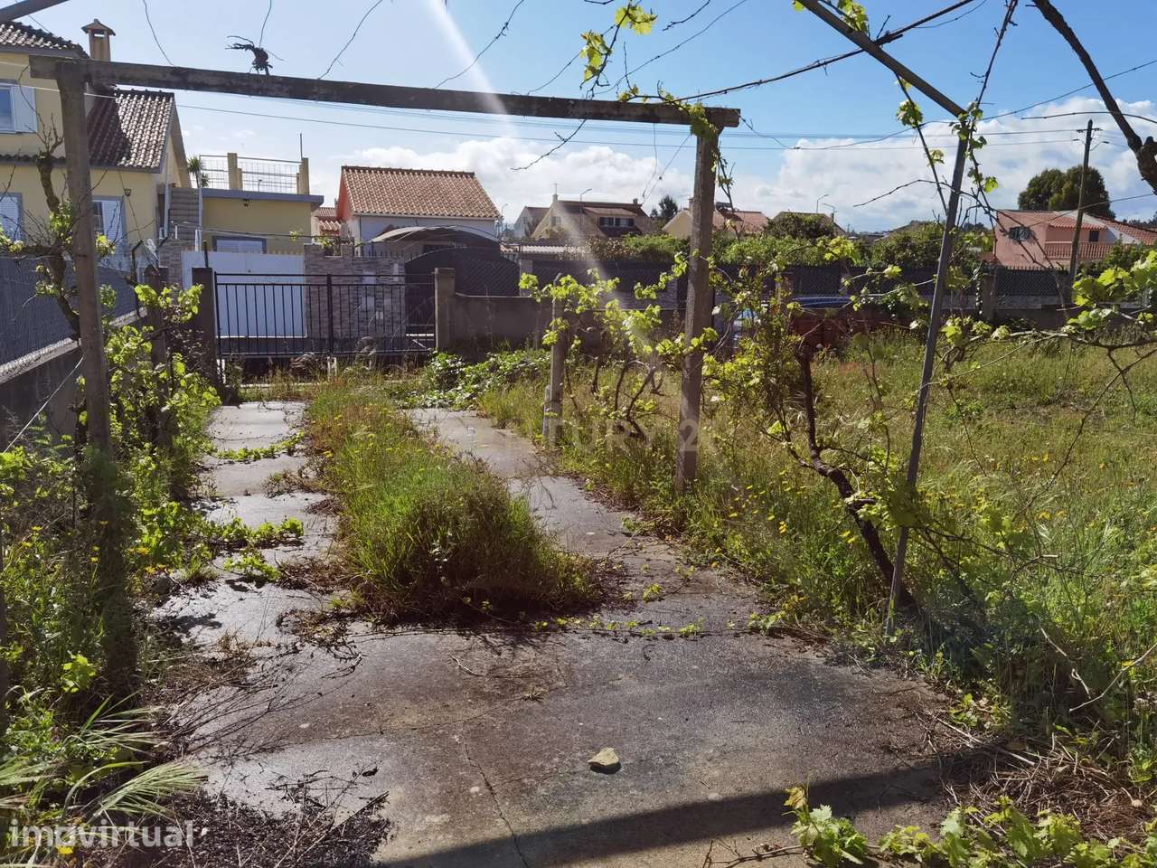 Terreno à venda em Fernão Ferro - Localização tranquila e acessível. - Grande imagem: 3/9
