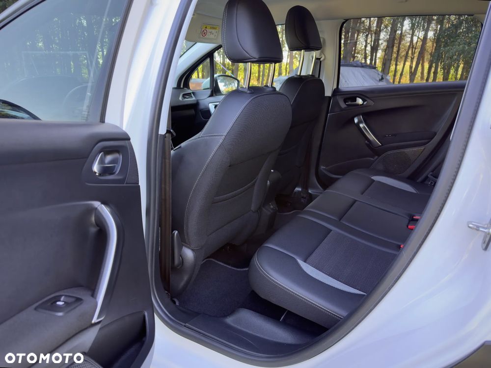 Peugeot 2008 1.2 Pure Tech Allure S&S - 16