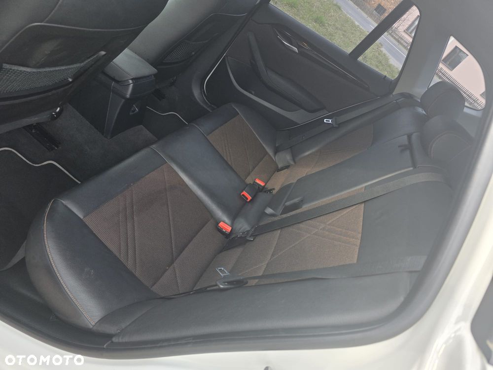 BMW X1 sDrive16d xLine - 11