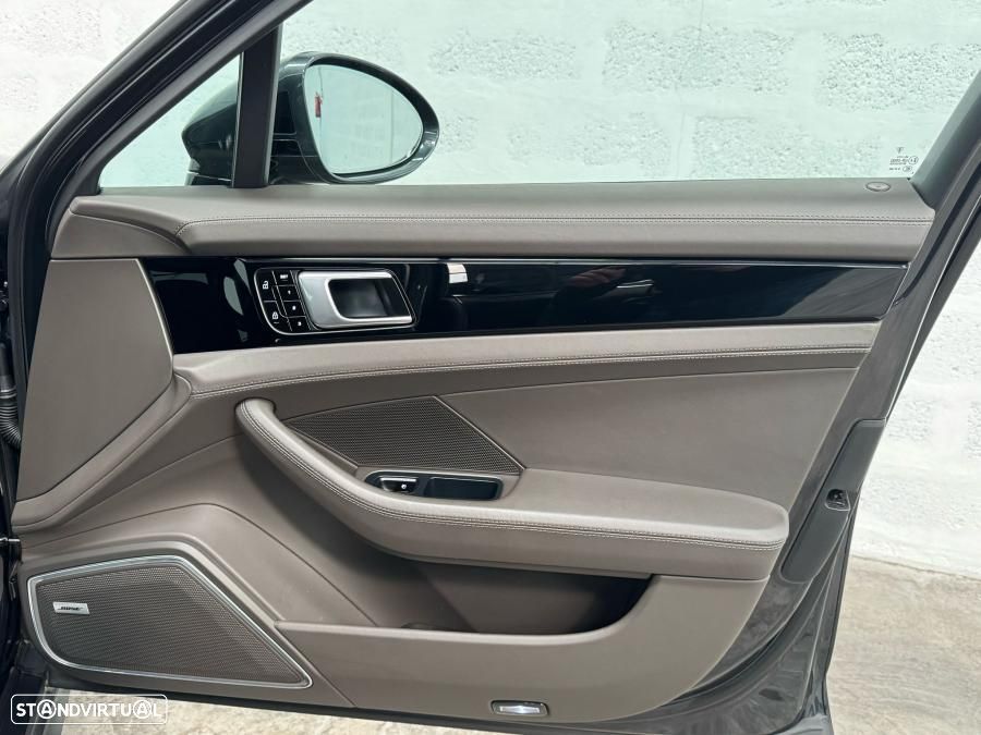 Porsche Panamera 4 E-Hybrid - 48
