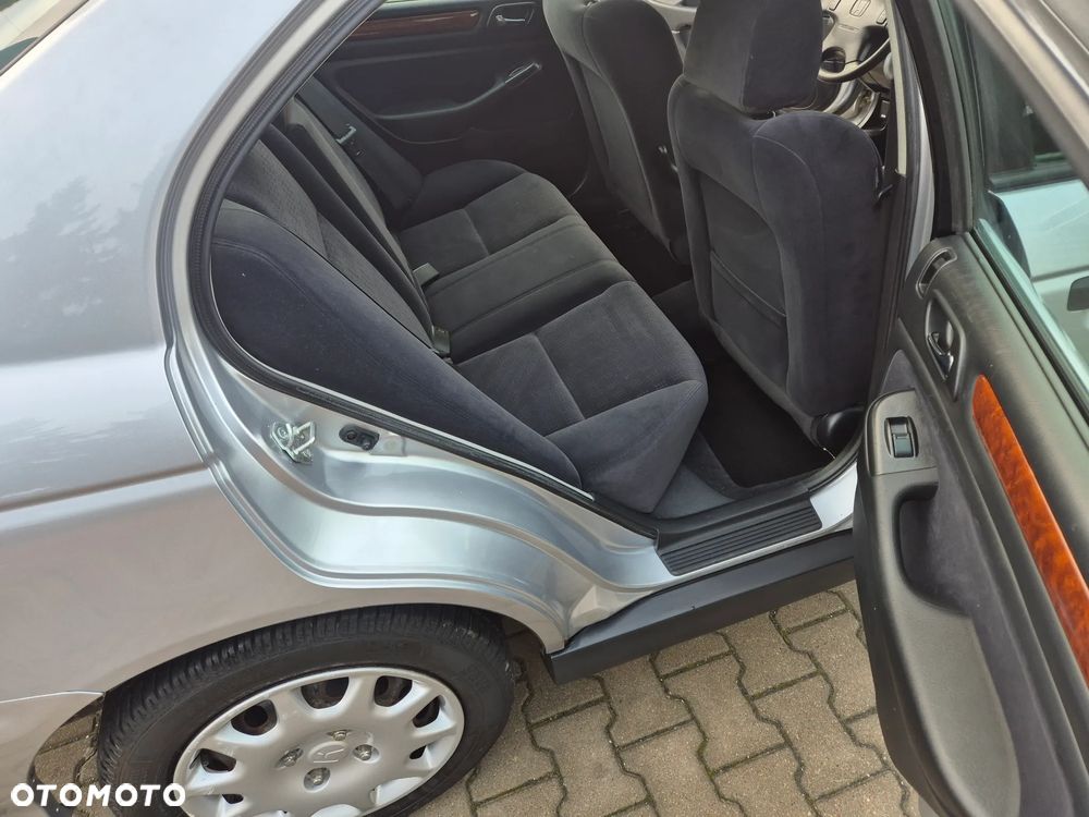 Honda Accord 1.8i LS - 13