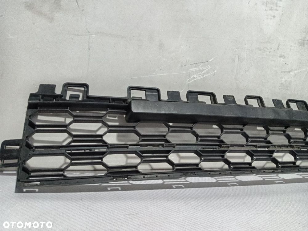KRATKA ATRAPA ZDERZAKA DOLNA PRZÓD PRZEDNIA SKODA OCTAVIA IV 5E3853677A - 2