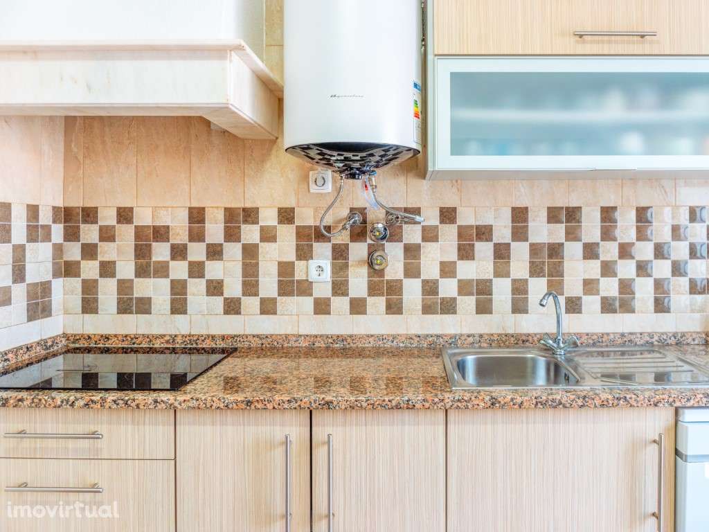 Moradia de rés do chão e 1º andar com Garagem - Grande imagem: 5/51