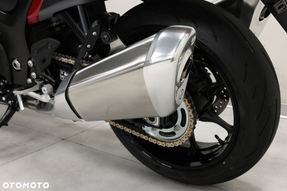 Suzuki GSX - 38