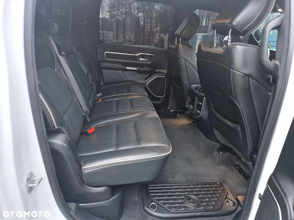 RAM 1500 Crew Cab Shortbed Bighorn - 17