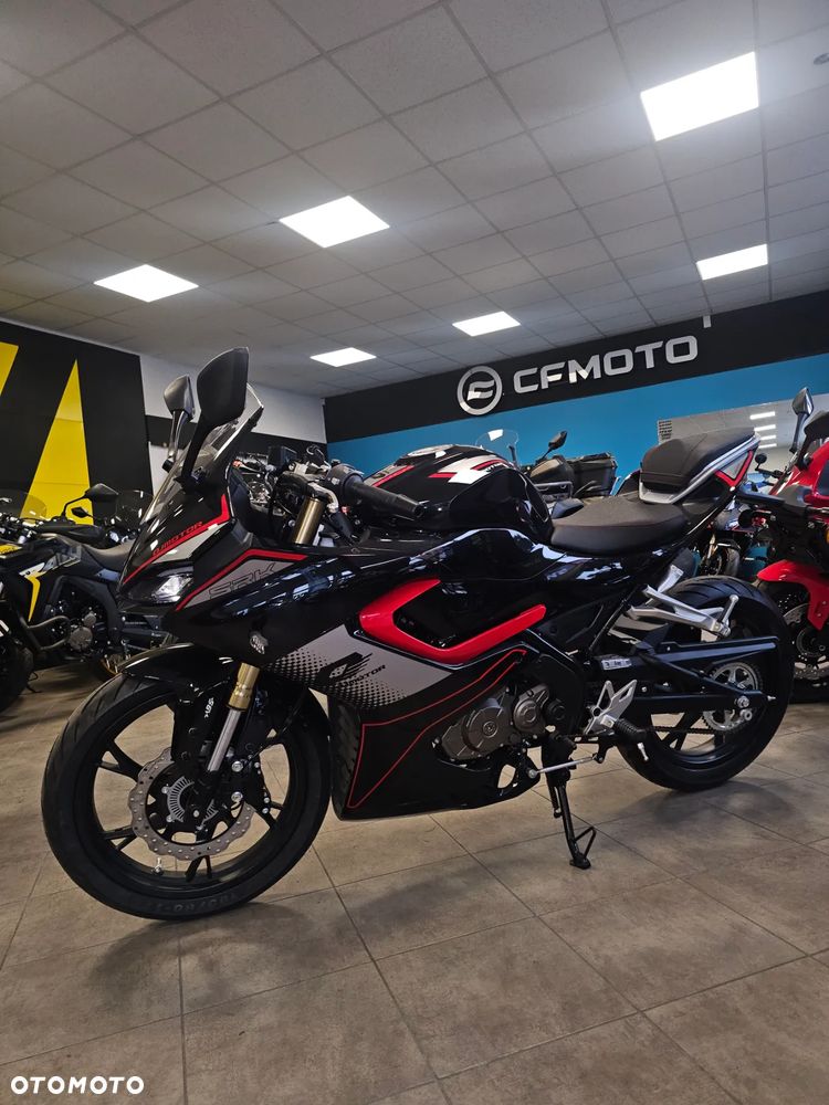 QJMOTOR SRK 125R - 19