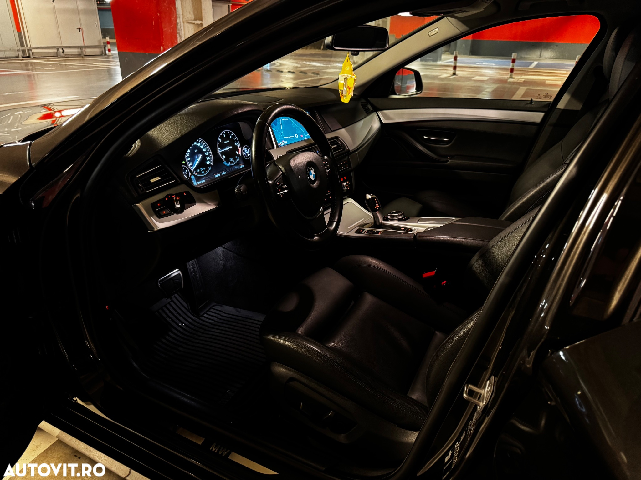BMW Seria 5 525d xDrive AT - 34
