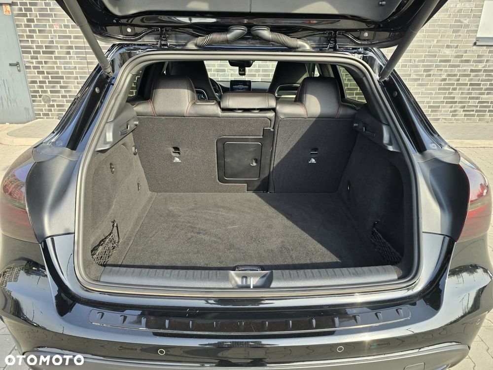 Mercedes-Benz GLA 200 7G-DCT AMG Line - 24