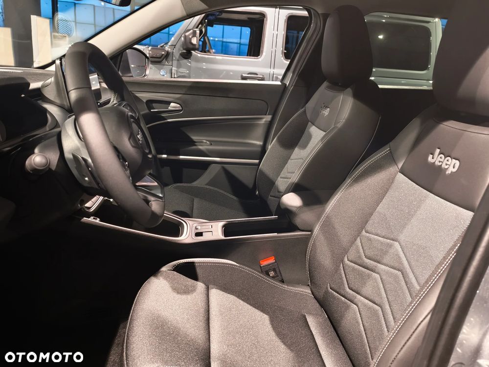 Jeep Avenger 1.2 T3 mHEV Summit FWD eDCT6 - 9