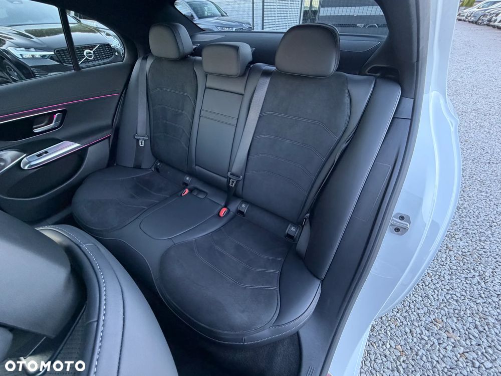 Mercedes-Benz Klasa E 220 d 4Matic 9G-TRONIC - 31