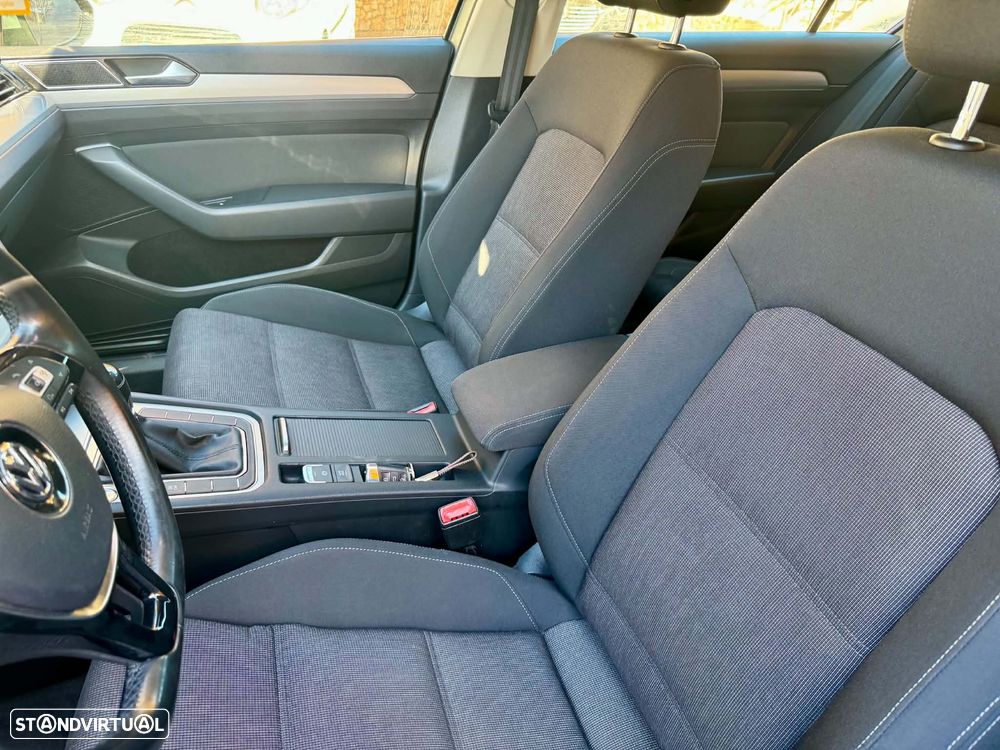 VW Passat 2.0 TDI Confortline - 10