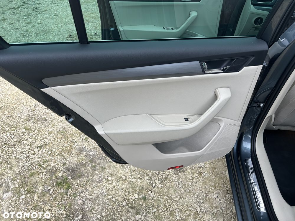 Skoda Superb 2.0 TDI DSG Premium Edition - 26