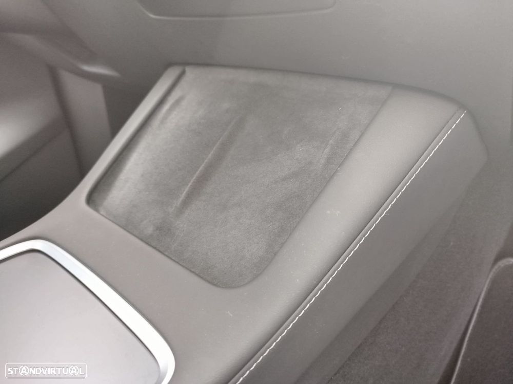 Tesla Model Y Long Range Tração Integral - 29