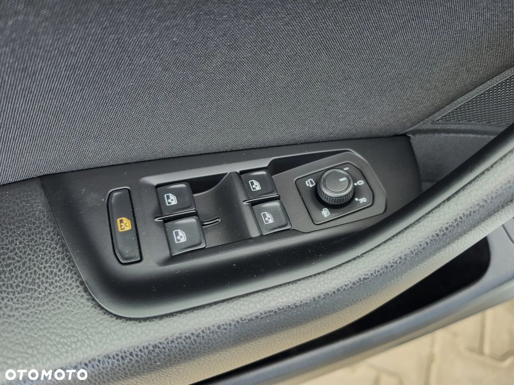 Volkswagen Passat Variant 2.0 TDI SCR DSG Conceptline - 38