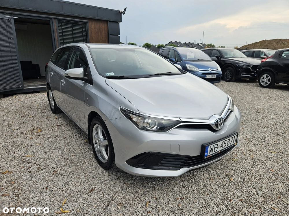 Toyota Auris 1.6 Premium - 11