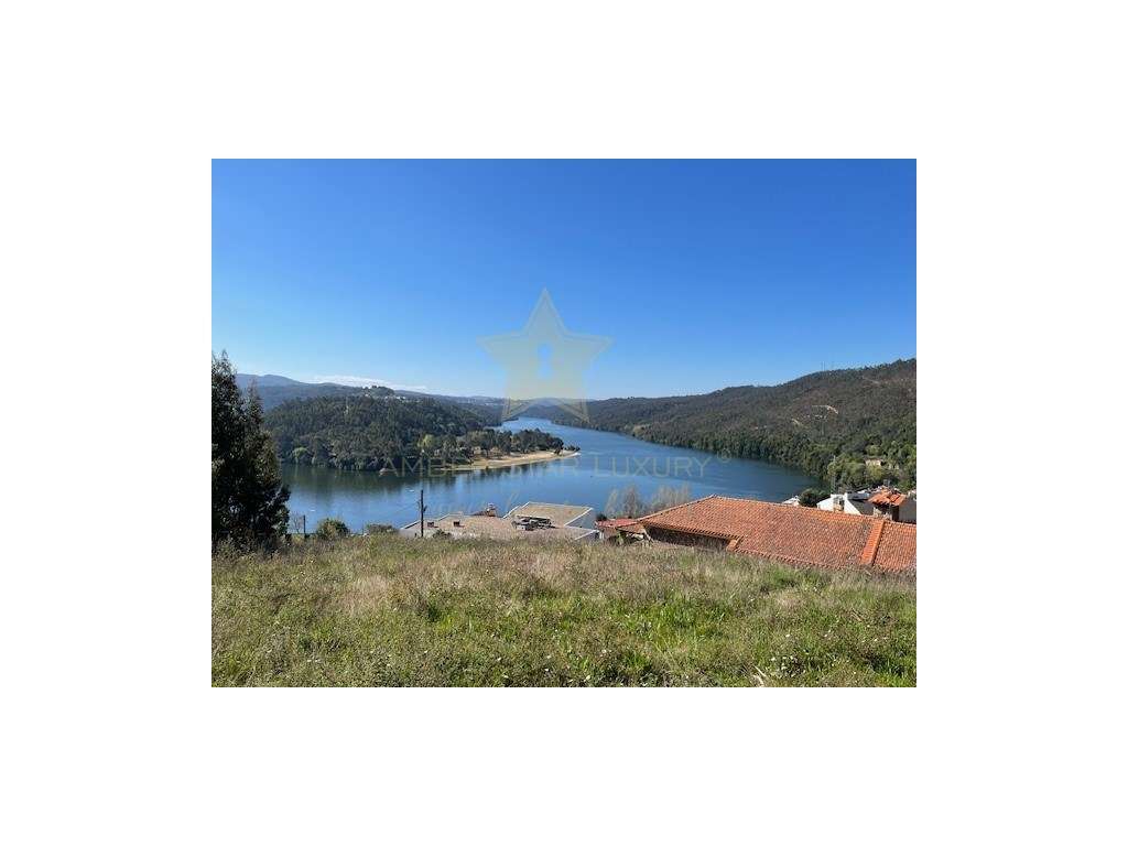 Terreno com vista privilegiada sobre o Rio Douro - Grande imagem: 3/8