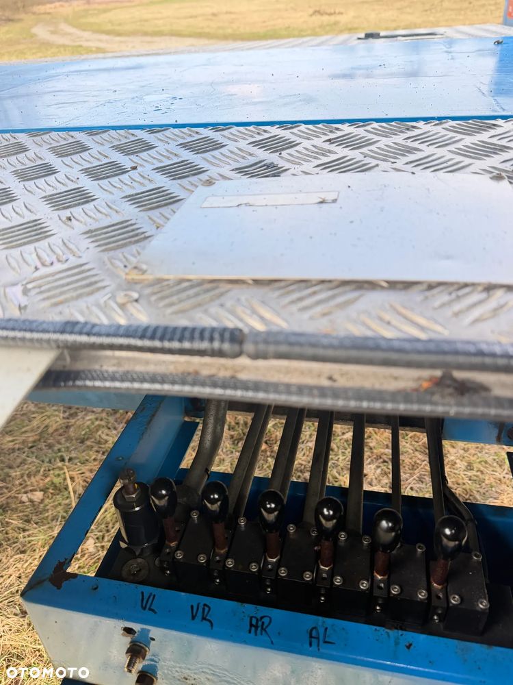 KLAAS K21/31TSR Dźwig Dekarski żuraw zwyżka podnośnik 31m. udźwig 1800kg max. Silnik Yanmar 3cyl. Kosz pojemnik. Dźwig Sterowany całkowicie zdalnie z pilota. Do 3,5 tony Transportowanie samochodem osobowym! Podwieszana oś Hydr. Własny Napęd Hydr. na 2 koła w terenie. Maszyna jak Nowa 2 tyś mtg. 2015r. Po serwisach Dekra. Sprowadzona z Norwegii. Nie różni się od nowej z salonu. Pełna Hydraulika w maszynie. Najbogatsza wersja. OKAZJA  230volt. Zero zużycia! - 28