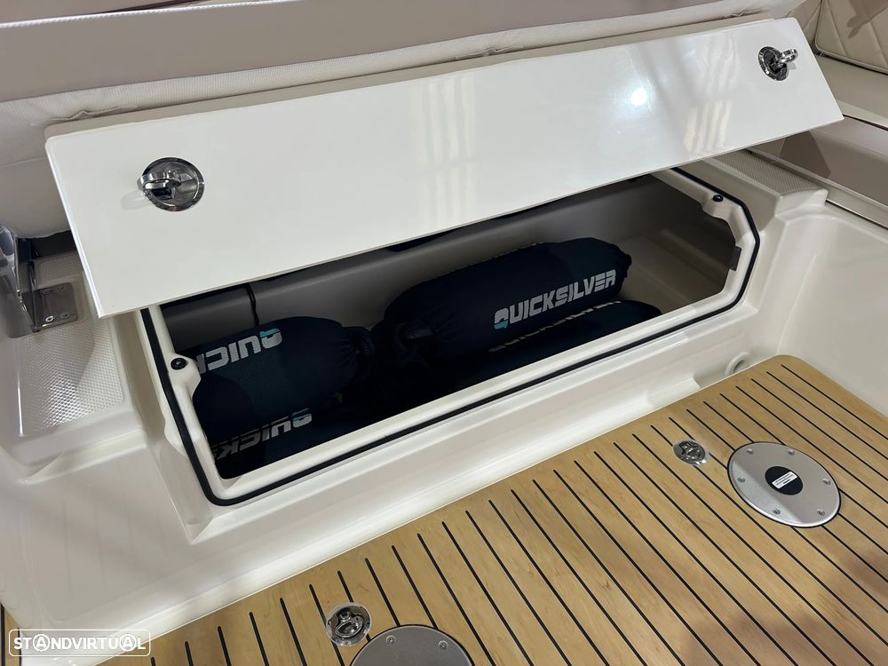 Quicksilver Activ 875 Sundeck - 19