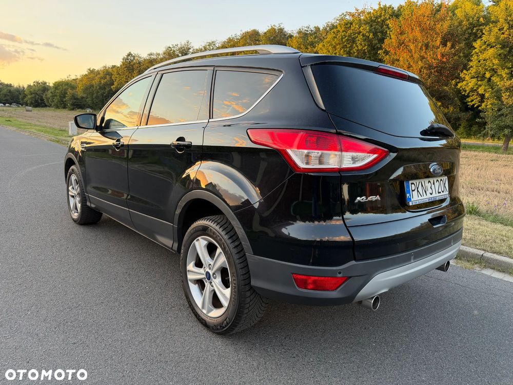 Ford Kuga 2.0 TDCi 2x4 Titanium - 4