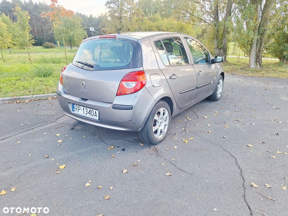 Renault Clio 2008 photo 2