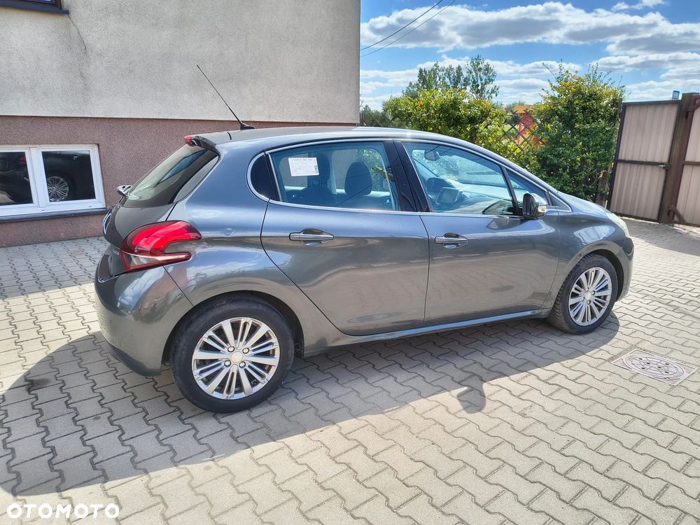 Peugeot 208 - 6