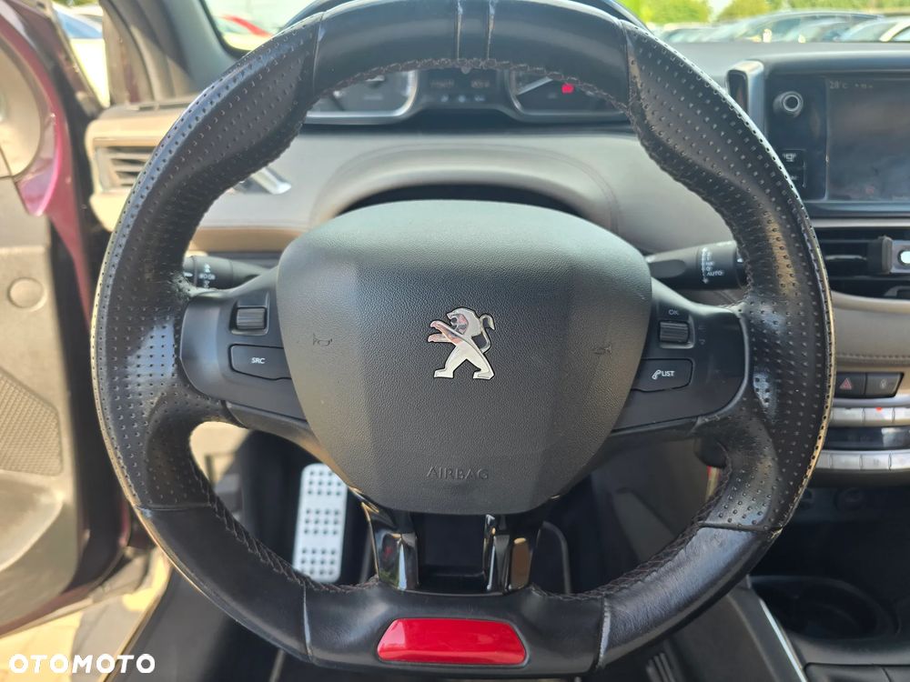Peugeot 208 - 25