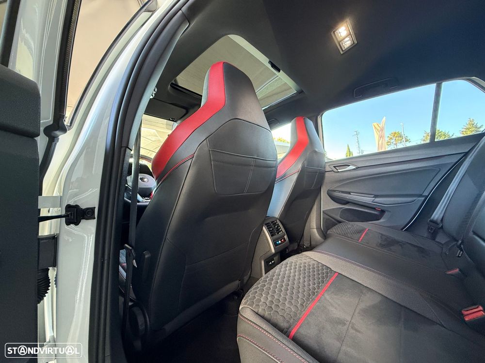 VW Golf 2.0 TSI GTI Clubsport 45 Years DSG - 32