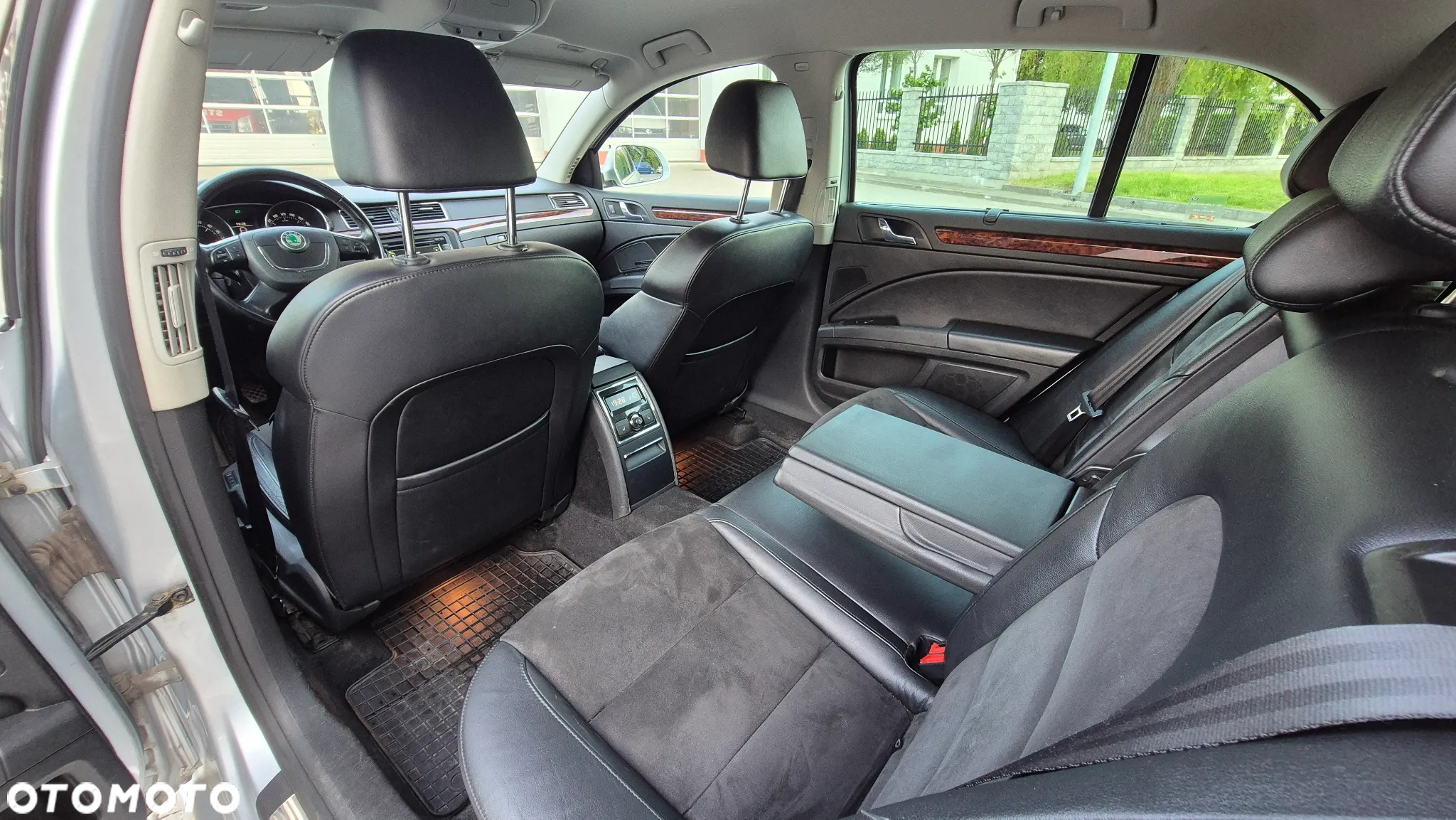 Skoda Superb 2.0 TDI 4x4 Platinum - 8