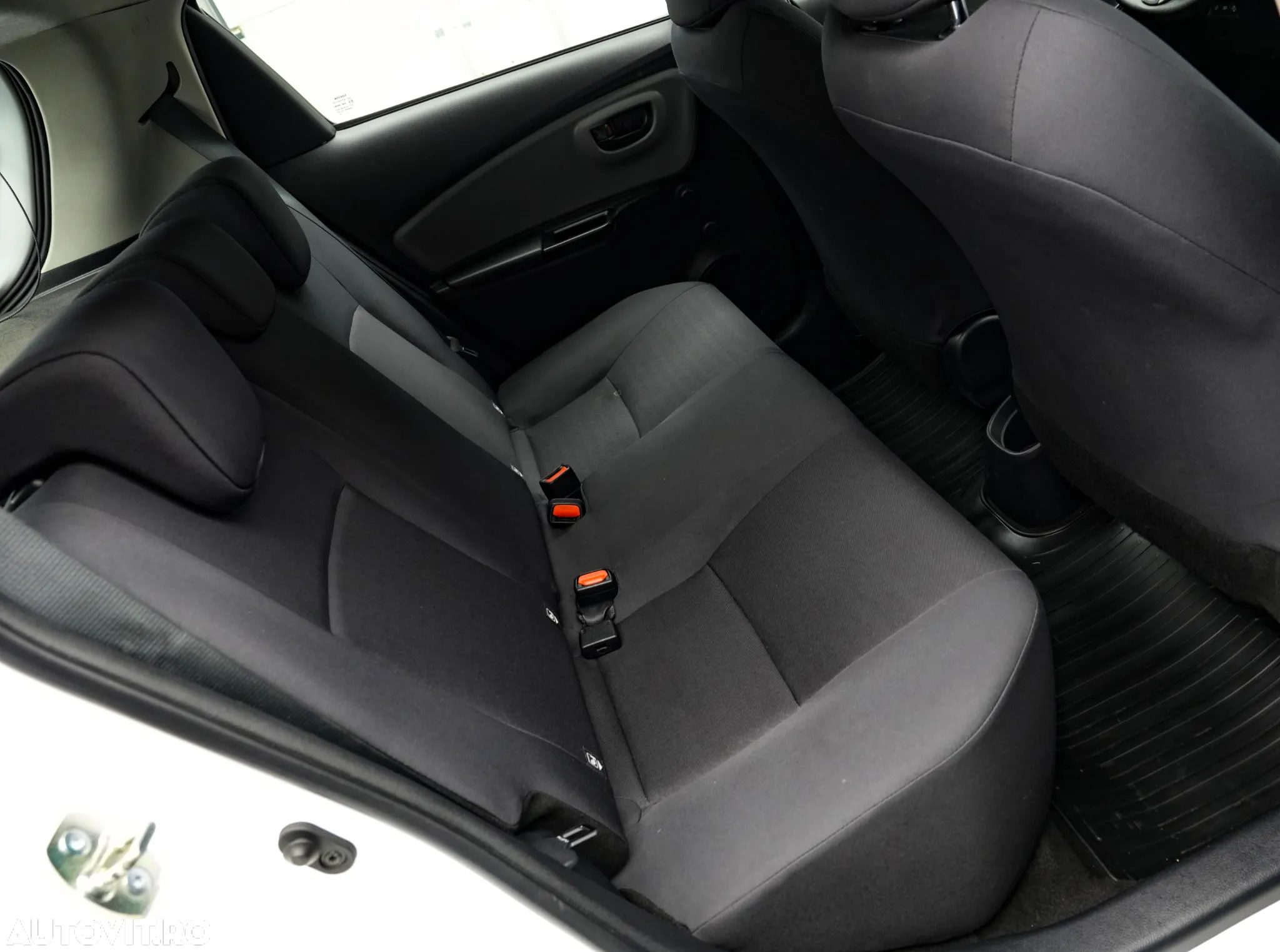 Toyota Yaris 1.0 L Eco - 16
