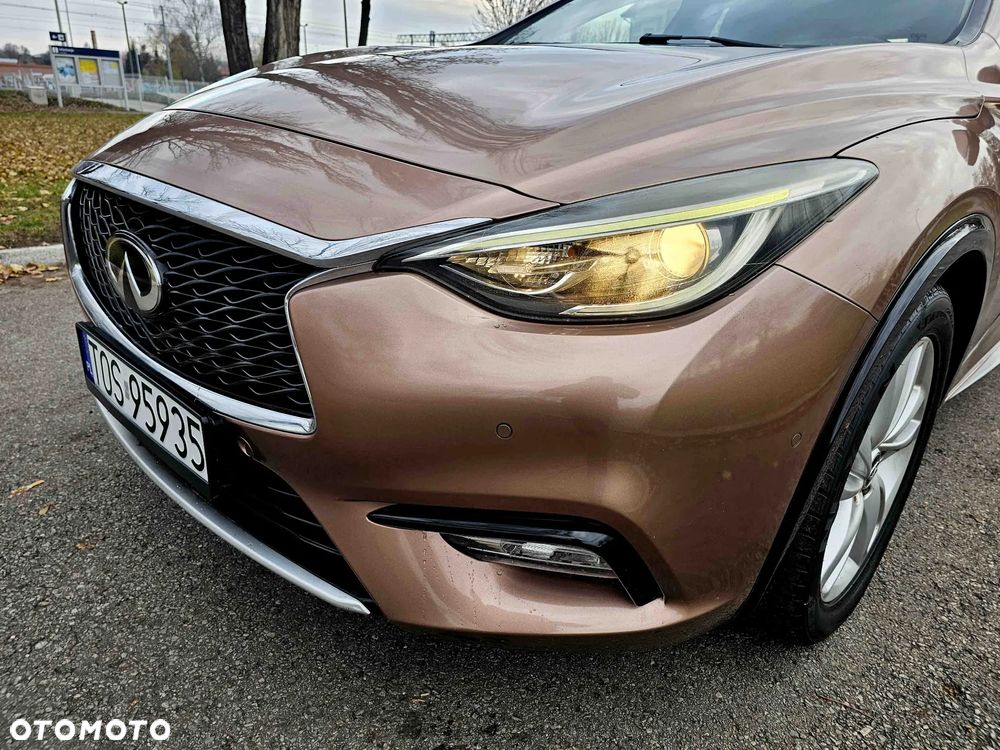 Infiniti Q30 1.6t Premium - 11