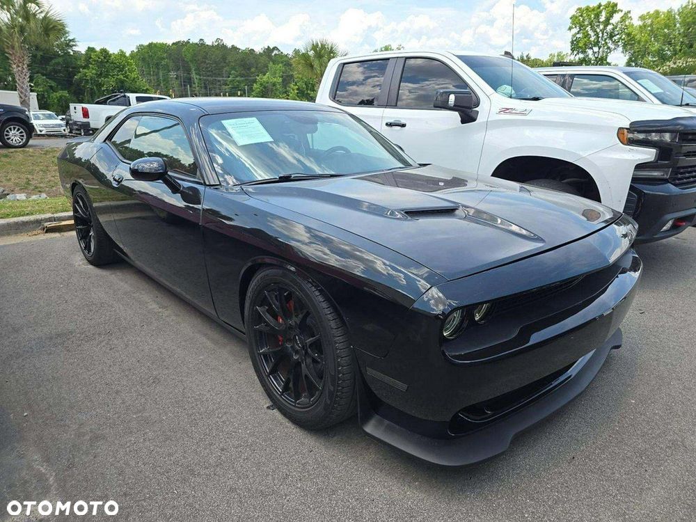 Dodge Challenger - 1