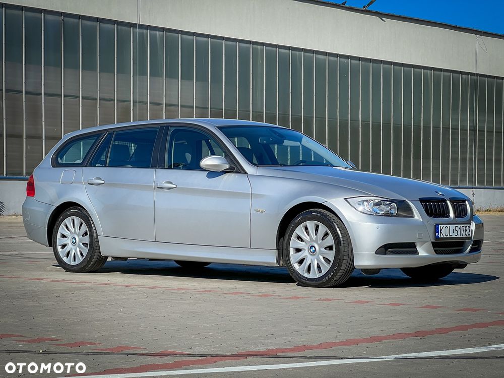 BMW Seria 3 318i Touring - 15