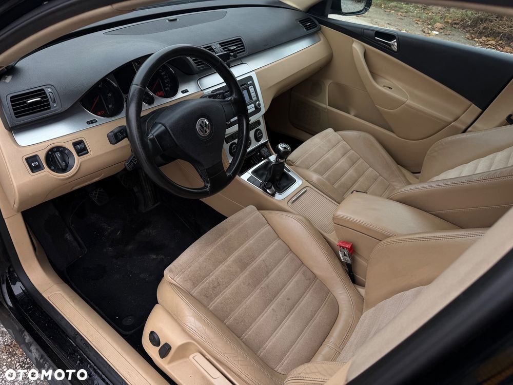 Volkswagen Passat 2.0 TDI Highline - 14