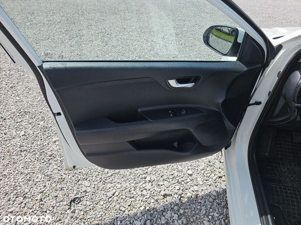 Kia Rio 1.2 M - 22