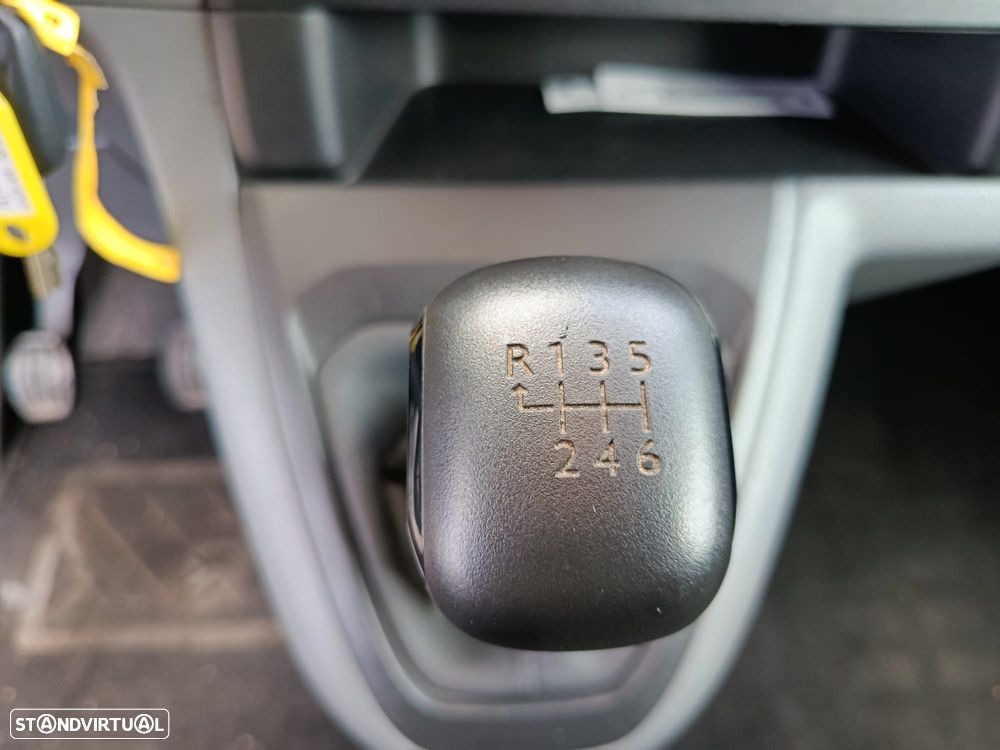 Peugeot EXPERT COMBI 2.0 HDI 120CV L3H1 | 6 LUGARES - 12