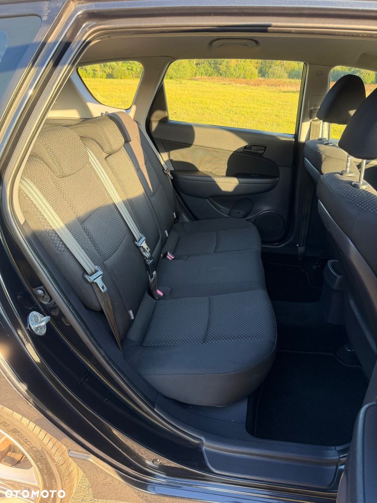 Hyundai i30 i30cw 1.6 CRDi FIFA WM Edition - 13