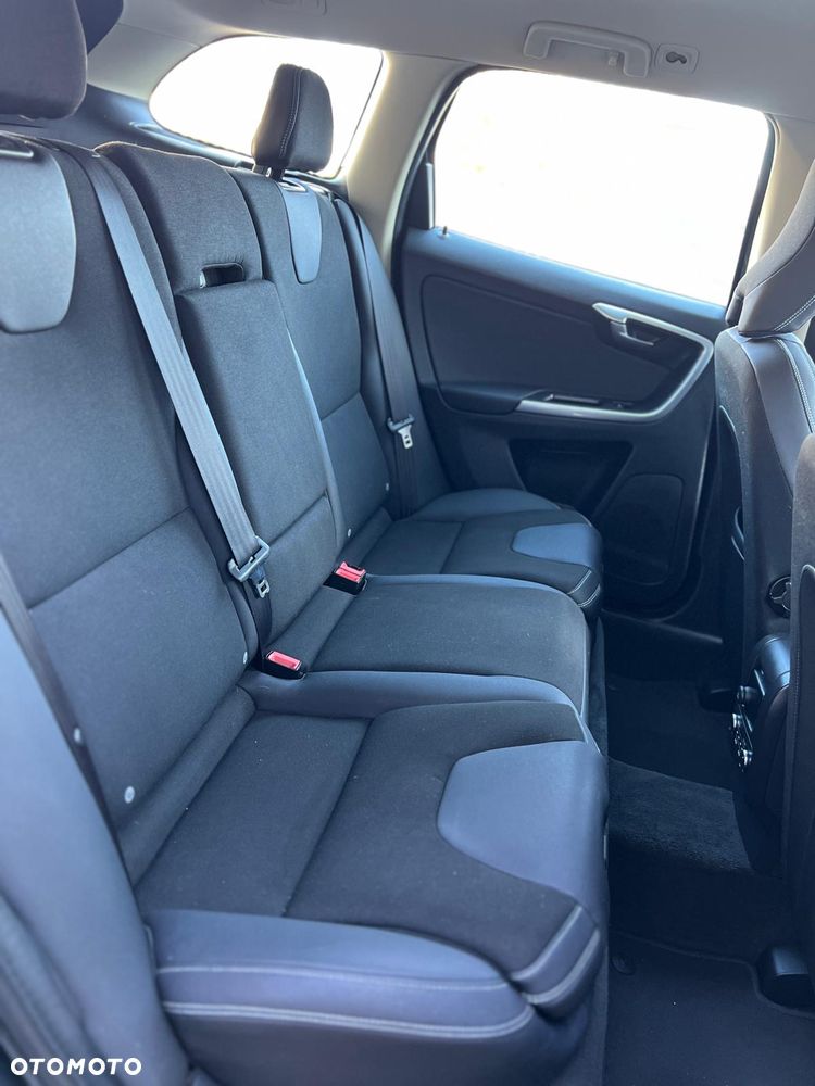 Volvo XC 60 DRIVe Momentum - 8