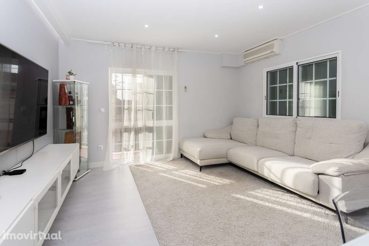 Andar de moradia T3 com logradouro independente - Grande imagem: 3/32