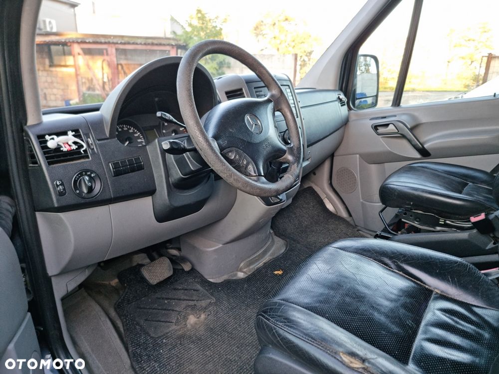 Mercedes-Benz Sprinter - 11
