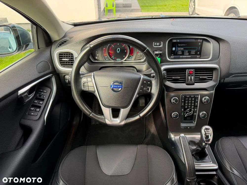Volvo V40 D2 Summum - 26