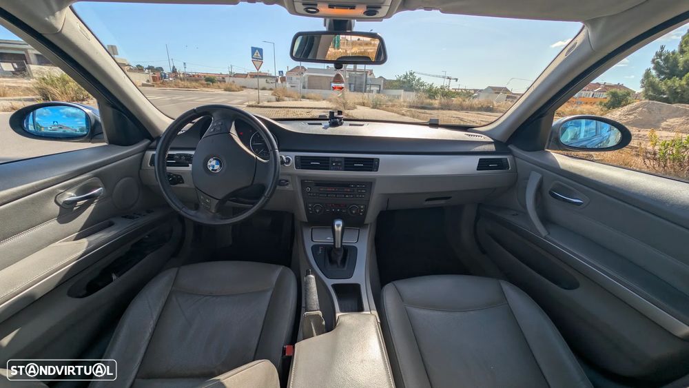 BMW 320 dA Exclusive - 29