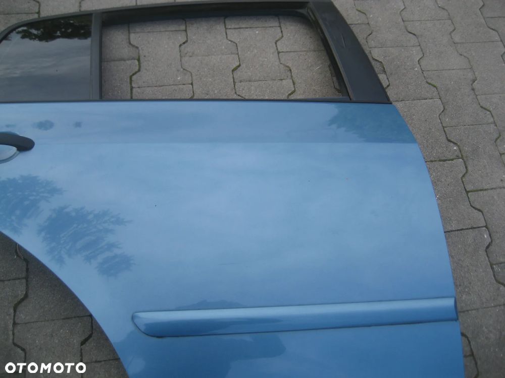 vw golf 5 plus 6 plus drzwi tył  prawe kod LA5S - 9