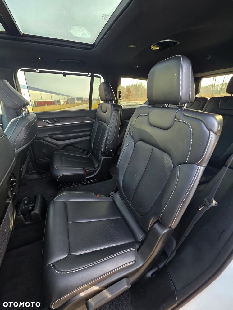 Jeep Grand Cherokee - 25