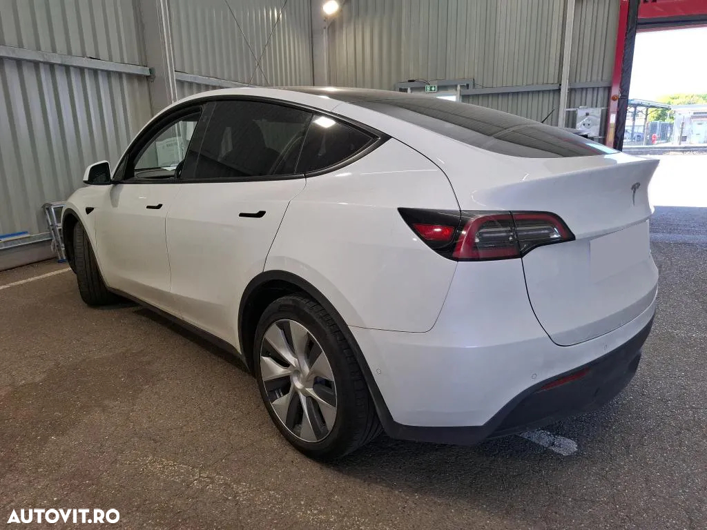 Tesla Model Y Long Range Dual Motor AWD - 4