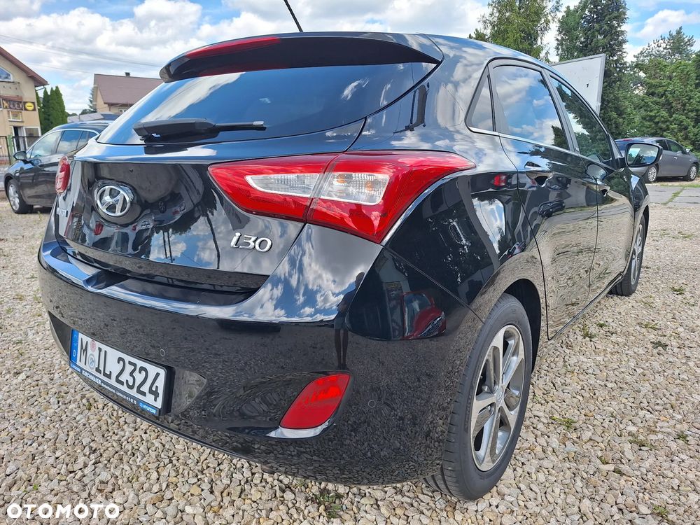 Hyundai i30 blue Kombi 1.6 GDi Passion - 11