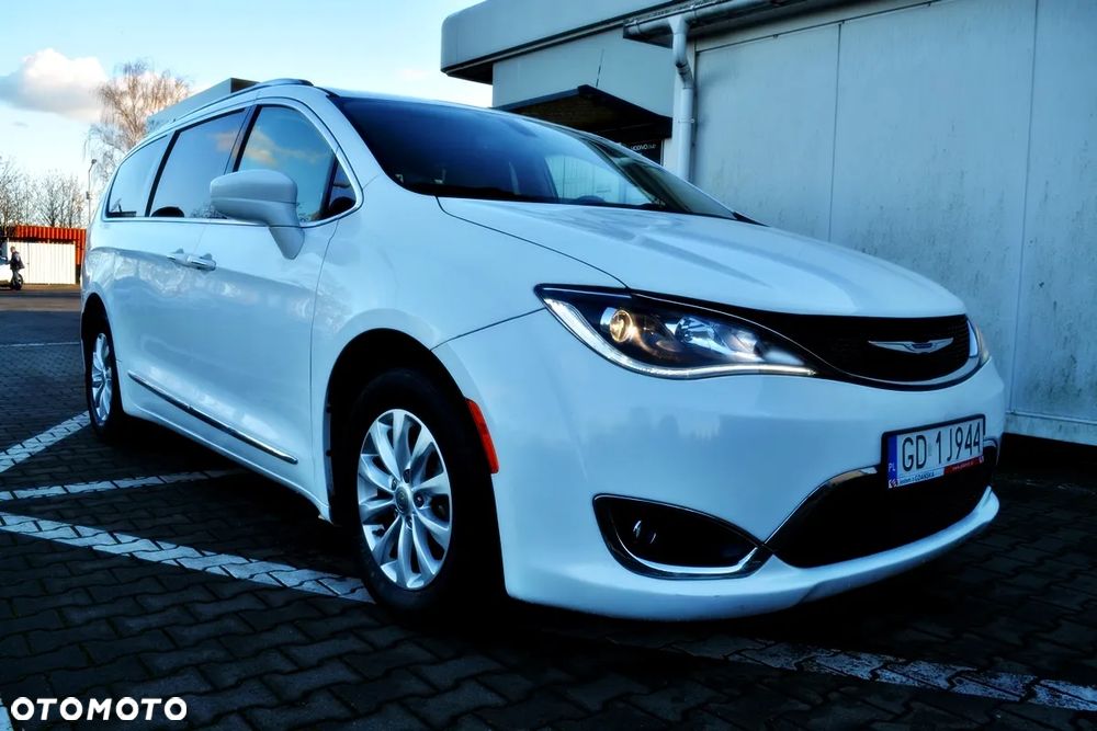 Chrysler Pacifica - 2