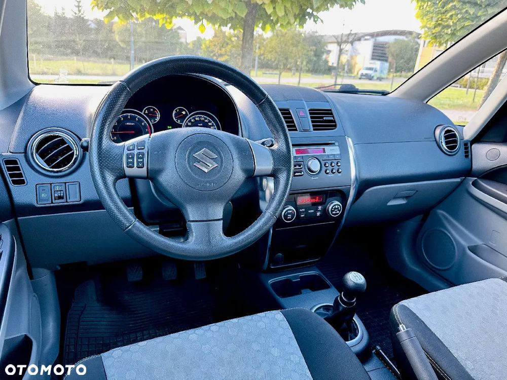 Suzuki SX4 1.6 Premium - 10