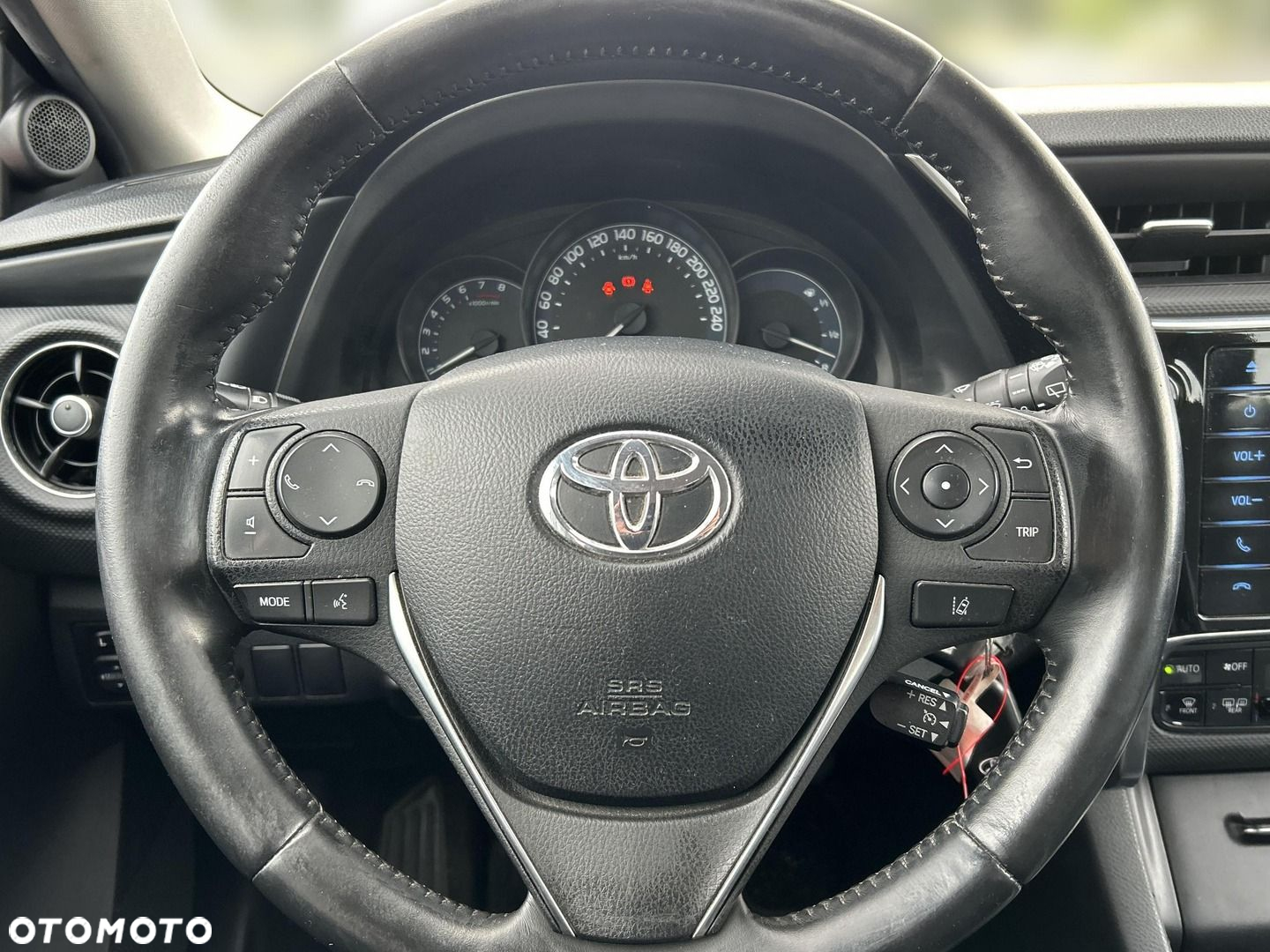Toyota Auris - 13