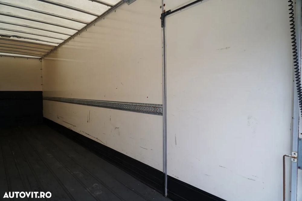 Renault D 210 / 4x2 / CONTAINER / 8,6 M / PODEA RESISTENTĂ / ELEVATOR DHOLLANDIA - 24